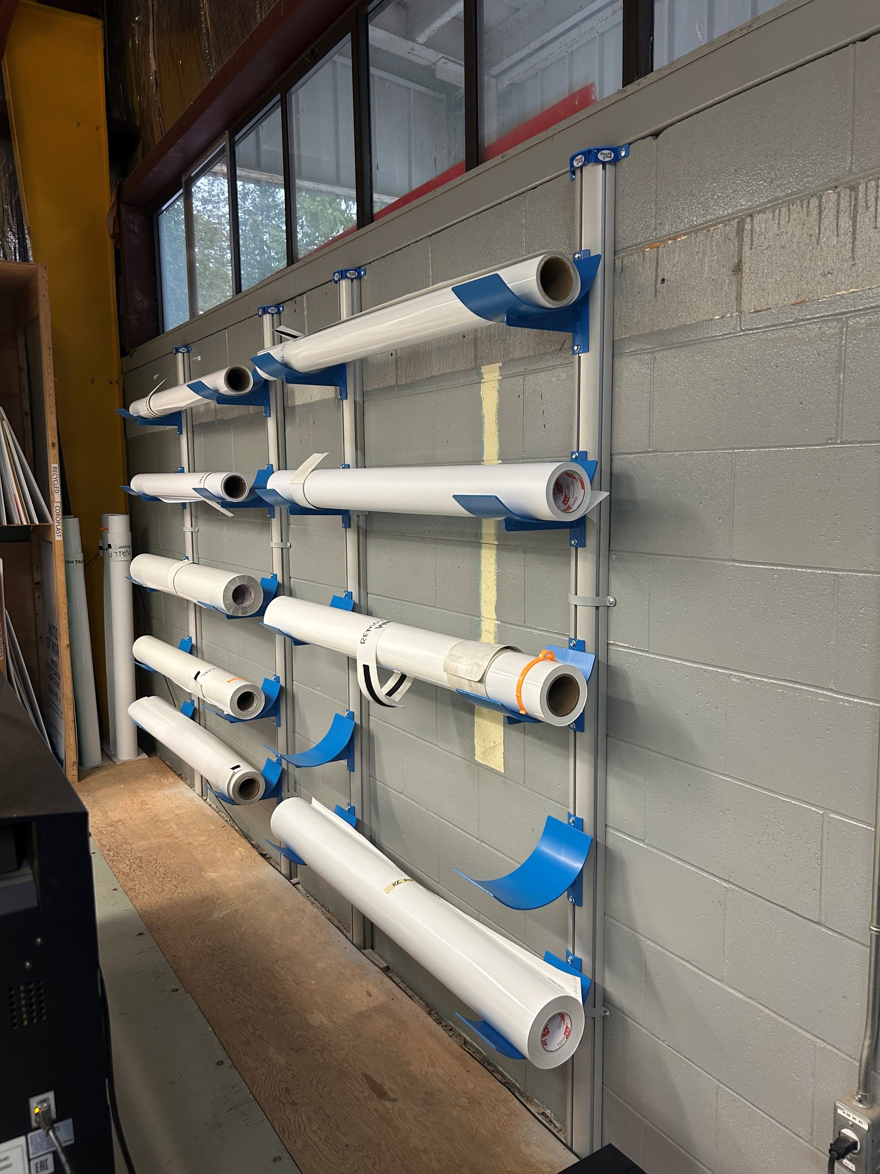 Photo de District of West Vancouver Sign Shop